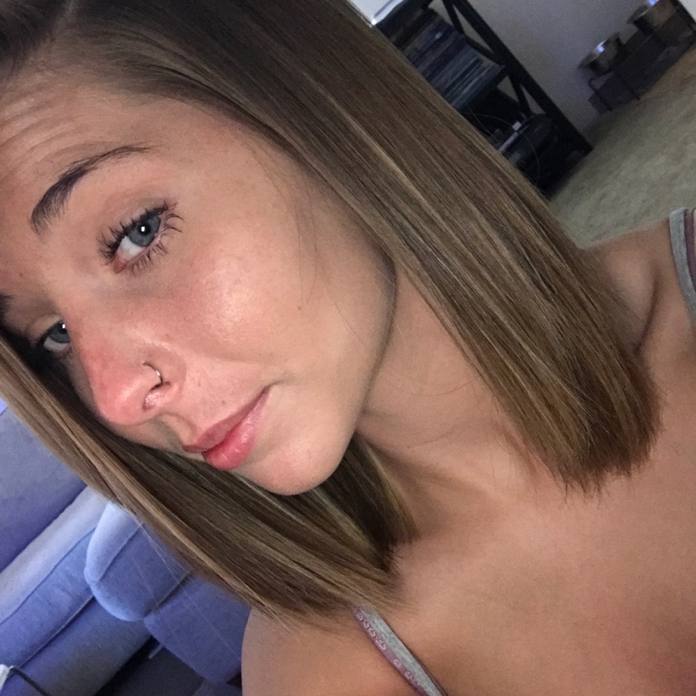 Meet your Posher, Olivia